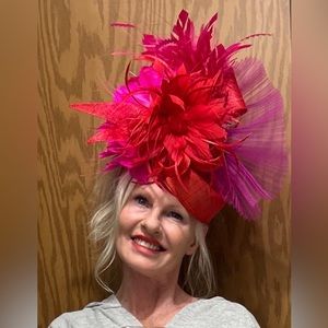 Derby Hat. Pink and red fascinator. Red fascinator. Fascinator. Candy pink hat.